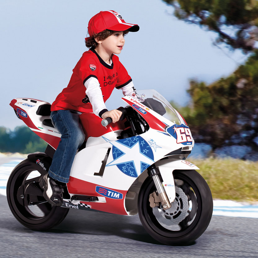 Дети ездят на мотоциклах. Мотоцикл Дукати Пег Перего. Детский электромотоцикл Ducati. Мотоцикл Пег Перего для мальчика. Детский электромотоцикл Peg Perego Ducati 24v.